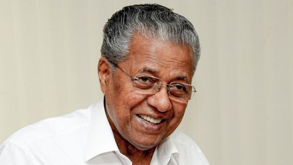 'മാനവികത ഉയർത്തിപ്പിടിക്കാനും ജനമനസുകളെ ഒരുമിപ്പിക്കാനും ശ്രമിക്കണം'; റിപ്പബ്ലിക് ദിനാശംസ നേർന്ന് മുഖ്യമന്ത്രി