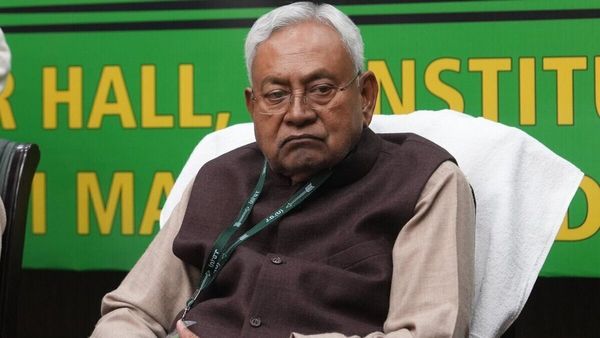 നിതീഷിന് മുന്നില്‍ വാതില്‍ അടച്ചതാണെന്ന് ഗിരിരാജ്, ഹൈക്കമാന്‍ഡ് തീരുമാനിക്കുമെന്ന് സുശീല്‍ മോദി