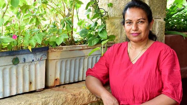 നിമിത്തമായത് 2007 ലെ ആ ബസ് യാത്ര; ഇന്ന് പുഷ്പ നൂറുകണക്കിന് ആളുകൾക്ക് തണലാണ്