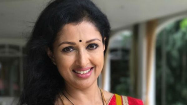 ബിജെപി വിട്ട നടി ഗൗതമി പുതിയ രാഷ്ട്രീയ തട്ടകത്തില്‍; ഗായത്രിക്ക് പിന്നാലെ ഗൗതമിയും ഇപിഎസ്സിനൊപ്പം