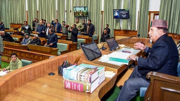 ഹിമാചലിൽ തുടർനീക്കവുമായി കോൺഗ്രസ്, ബിജെപിക്ക് വോട്ട് ചെയ്ത 6 എംഎൽഎമാരെ അയോഗ്യരാക്കി