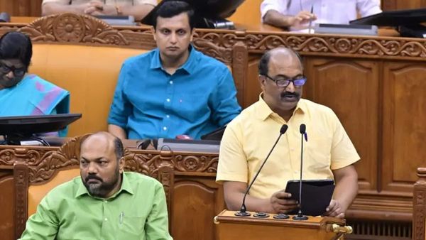 കെ-റെയിലില്‍ പിന്നോട്ടില്ല: പദ്ധതി നടപ്പിലാക്കാനുള്ള ശ്രമവുമായി മുന്നോട്ടെന്ന് ധനമന്ത്രി