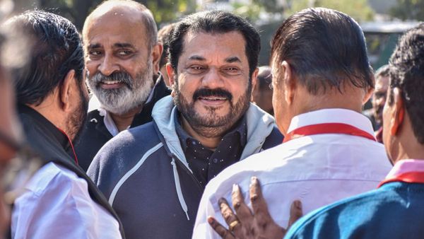 മോദി ഭക്ഷണത്തിന് ക്ഷണിച്ചാല്‍ പോകില്ലെന്ന് മുകേഷ്: പരാജയപ്പേടിക്ക് മറുപടി ഉദയനാണ് താരത്തിലെ ഡയലോഗ്