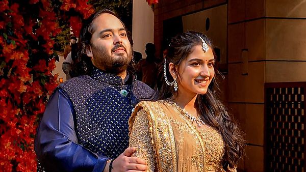 ആനന്ദിന്റെ വിവാഹം; ജാംനഗറില്‍ 14 ക്ഷേത്രങ്ങള്‍ നിര്‍മിച്ച് അംബാനി കുടുംബം, ആഡംബരങ്ങള്‍ ഇങ്ങനെ