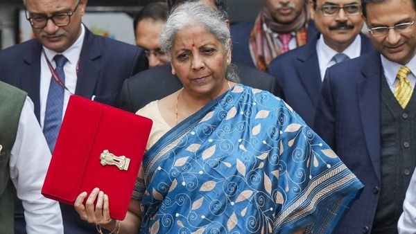 കേന്ദ്രബജറ്റ് 2024; പ്രധാനമന്ത്രി ആവാസ് യോജനയിൽ 2 കോടി വീടുകൾ കൂടി, ഒരു കോടി വീടുകളില്‍ കൂടി സോളാര്‍ പദ്ധതി