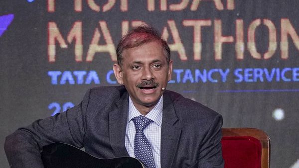 1000 രൂപ കടം വാങ്ങിയിട്ട് വര്‍ഷങ്ങള്‍; തിരിച്ചുകൊടുത്തത് 2 കോടിയുടെ ഓഹരികള്‍! ഞെട്ടിച്ച് വൈദ്യനാഥന്‍