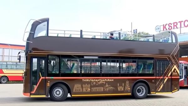 ഓപ്പൺ ഡബിൾ ഡക്കറിൽ ഒരു കിടിലൻ യാത്ര, അതും തിരുവനന്തപുരം നഗരത്തിലൂടെ..ചെലവ് വെറും 100 രൂപ