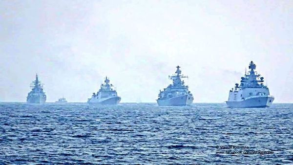 ഏദന്‍ ഉള്‍ക്കടലില്‍ കപ്പലിനെതിരെ ഡ്രോണ്‍ ആക്രമണം; ഇന്ത്യക്കാര്‍ അടക്കമുള്ളവരെ നാവികസേന രക്ഷപ്പെടുത്തി