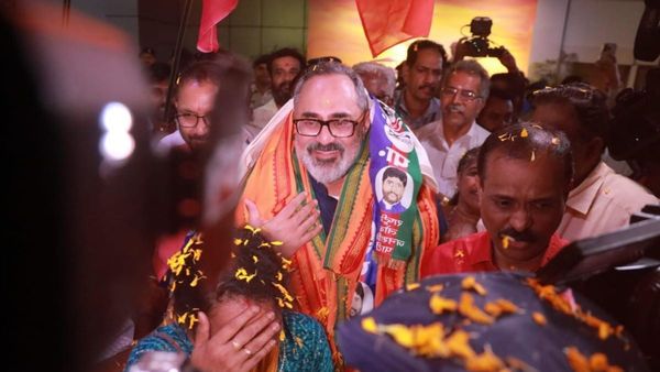 ഇടത് നേതാവായ മുന്‍ മന്ത്രി ബിജെപിയിലേക്കോ? വി സുരേന്ദ്രന്‍പിള്ളയുമായി കൂടിക്കാഴ്ച നടത്തി രാജീവ് ചന്ദ്രശേഖർ