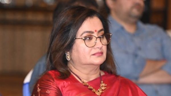 മലയാളികളുടെ സ്വന്തം ക്ലാര, മാണ്ഡ്യയടെ സുമലത കോണ്‍ഗ്രസ് പാളയത്തിലെത്തുമോ? എല്ലാം 25 ന് അറിയാം