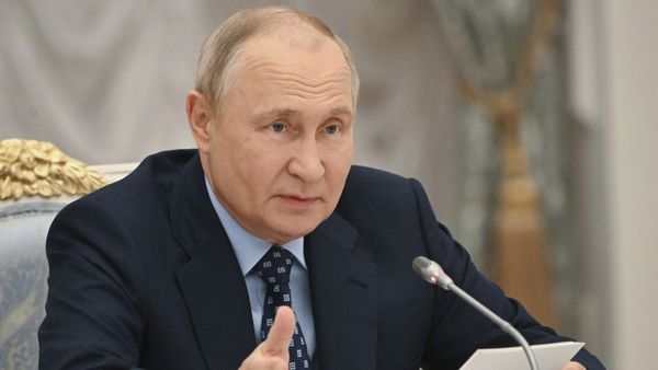 റഷ്യയിൽ വീണ്ടും പുടിൻ യുഗം; വൻ ഭൂരിപക്ഷത്തോടെ ജയം, അധികാരത്തിൽ എത്തുന്നത് അഞ്ചാം തവണ