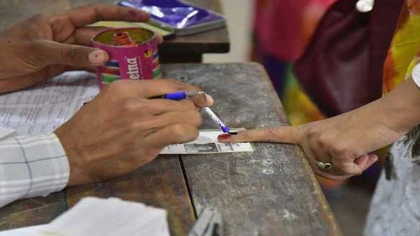 ഇടുക്കിയില്‍ ഇരട്ടവോട്ട്; തൊഴിലാളികള്‍ക്ക് കേരളത്തിലും തമിഴ്‌നാട്ടിലും വോട്ട്; നടപടിയുമായി റവന്യൂ വകുപ്പ്