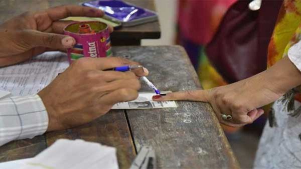 വീട്ടിലെ വോട്ടില്‍ കള്ളവോട്ട്; എല്‍ഡിഎഫ് പരാതിയില്‍ നടപടി, പോളിംഗ് ഉദ്യോഗസ്ഥര്‍ക്ക് സസ്‌പെന്‍ഷന്‍