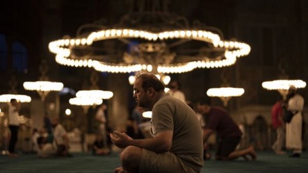 ഉംറ തീർത്ഥാനടത്തിൽ നിന്ന് സൗദി അറേബ്യ വിലക്കേർപ്പെടുത്തിയ രാജ്യങ്ങളിൽ പാകിസ്താനും: പാക് മന്ത്രി