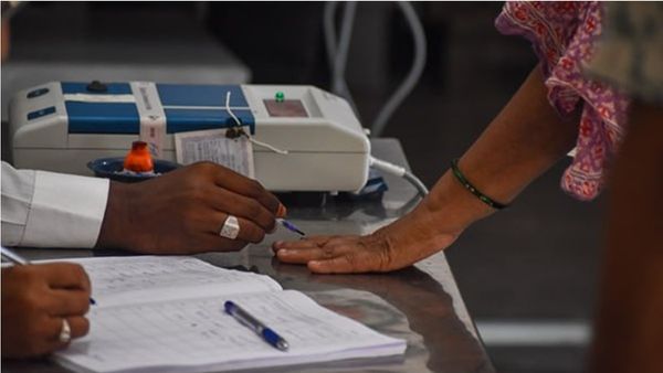 മോക്ക് പോളില്‍ ഇവിഎമ്മില്‍ ബിജെപിക്ക് കൂടുതല്‍ വോട്ട്: പരാതിയുമായി യുഡിഎഫും എല്‍ഡിഎഫും