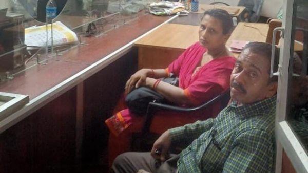 നിക്ഷേപിച്ച പണം തിരിച്ചു നൽകുന്നില്ല; സിപിഎം ഭരിക്കുന്ന സഹകരണ സംഘത്തിനെതിരേ സമരവുമായി അദ്ധ്യാപിക