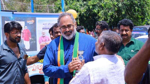 വോട്ട് ചെയ്യാന്‍ പോകാതെ സ്ഥാനാർത്ഥി: തിരുവനന്തപുരം ചരിത്രം സൃഷ്ടിക്കുമെന്നും രാജീവ് ചന്ദ്രശേഖർ