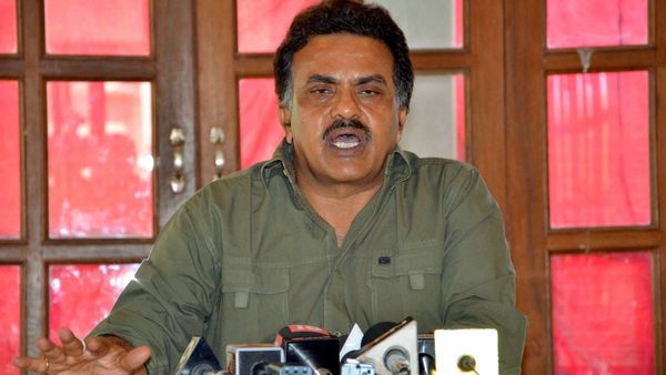 സഞ്ജയ് നിരുപത്തിനെതിരെ കോണ്‍ഗ്രസ് നടപടി, ഇനി താരപ്രചാരകനല്ല; പാര്‍ട്ടി വിട്ടേക്കും