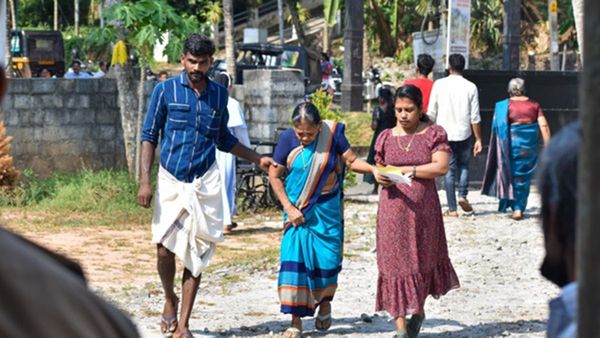 പത്തനംതിട്ടയില്‍ ഏറ്റവും കൂടുതല്‍ വോട്ട് രേഖപ്പെടുത്തിയത് സ്ത്രീകള്‍: നിയോജക മണ്ഡലങ്ങളിലും മേധാവിത്വം