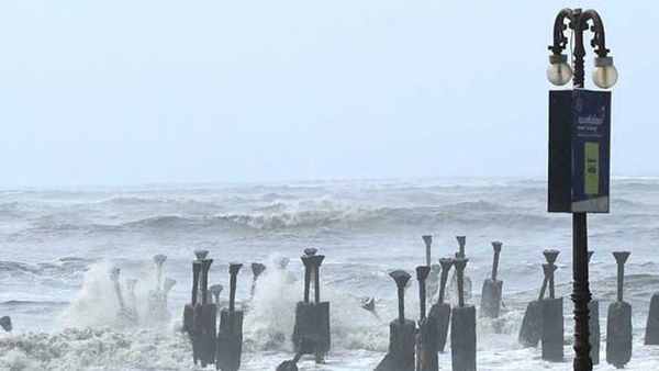 ഇന്നും കടലാക്രമണത്തിന് സാധ്യത, ജാഗ്രതാ നിര്‍ദേശം; നാല് ജില്ലകളില്‍ വേനല്‍മഴ