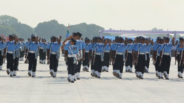 ബിരുദമുണ്ടോ? എങ്കില്‍ വ്യോമസേനയില്‍ ഉദ്യോഗസ്ഥരാകാം, ശമ്പളം 1.7 ലക്ഷം വരെ