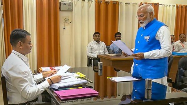 പ്രധാനമന്ത്രി നരേന്ദ്ര മോദി വാരണാസിയില്‍ നാമനിര്‍ദേശ പത്രിക സമര്‍പ്പിച്ചു; അനുഗമിച്ച് യോഗി ആദിത്യനാഥ്