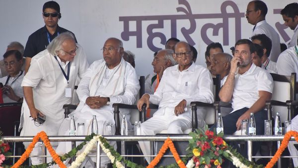 എന്‍സിപിയെ കോണ്‍ഗ്രസില്‍ ലയിപ്പിക്കാന്‍ ശരദ് പവാർ: തീരുമാനമെടുക്കേണ്ടത് കോണ്‍ഗ്രസ്