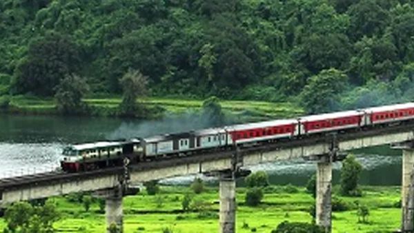 റെയിൽവേയിൽ ജോലി നേടാം, അതും പരീക്ഷയില്ലാതെ; അരലക്ഷത്തിന് മുകളിൽ ശമ്പളം..ഇപ്പോൾ അപേക്ഷിക്കാം