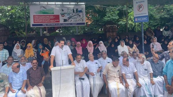 പ്ലസ് വണ്‍ സീറ്റ് വര്‍ധനവ് ആവശ്യപ്പെട്ട് മുസ്ലീം ലീഗ് കലക്ടറേറ്റ് മാര്‍ച്ച നടത്തി