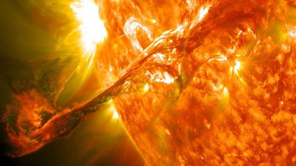 വിനാശകാരിയായ സൗര കൊടുങ്കാറ്റ് ഭൂമിയിലെത്തി... ഇന്റര്‍നെറ്റും വൈദ്യുതിയും തടസപ്പെടും