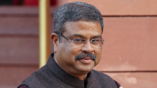 നീറ്റില്‍ എല്ലാം നീറ്റല്ല: ചില ക്രമക്കേടുകള്‍ നടന്നതായി സമ്മതിച്ച് കേന്ദ്ര വിദ്യാഭ്യാസ വകുപ്പ് മന്ത്രി