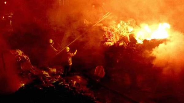 ഇടുക്കിയില്‍ രണ്ട് വീടുകള്‍ക്ക് തീയിട്ടു: ആക്രമണം പെട്രോളൊഴിച്ച് തീ കൊളുത്തിയതിന് പിന്നാലെ