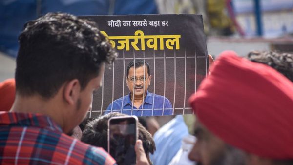 അരവിന്ദ് കെജ്രിവാളിനെ അറസ്റ്റ് ചെയ്ത് സിബിഐയും: സുപ്രീംകോടതിയിലെ ഹർജിയും പിന്‍വലിച്ചു