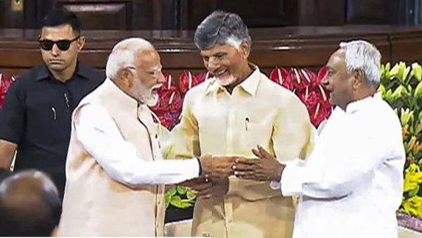 നരേന്ദ്ര മോദിക്ക് മൂന്നാം ഊഴം; എൻഡിഎ നേതാവായി തിരഞ്ഞെടുത്തു,നിർദ്ദേശിച്ചത് രാജ്നാഥ് സിംഗ്