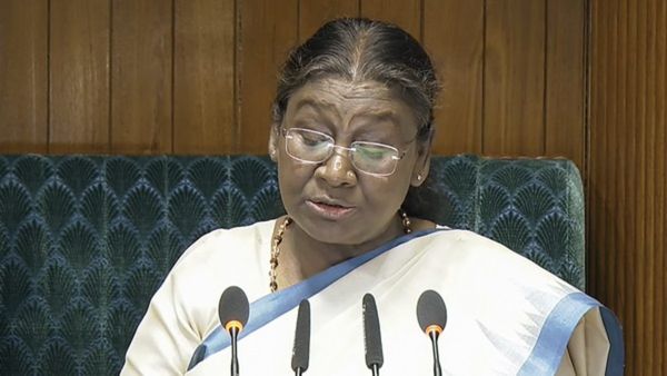 'ലോക്‌സഭാ തിരഞ്ഞെടുപ്പിലെ വനിതാ പങ്കാളിത്തം എടുത്ത് പറയേണ്ടത്'; നയ പ്രഖ്യാപന പ്രസംഗത്തിൽ രാഷ്ട്രപതി