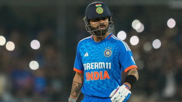 മഹാ അബദ്ധം, കോലി അവിടെ കളിക്കാന്‍ പാടില്ല; ബാറ്റിംഗ് ഓര്‍ഡറില്‍ മുന്നറിയിപ്പുമായി മുന്‍ പാക് താരം