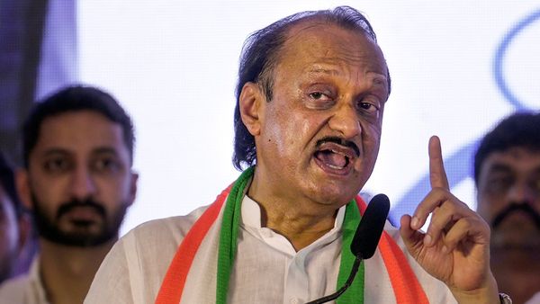 അജിത്ത് പവാറിന് വന്‍ തിരിച്ചടി, 4 നേതാക്കള്‍ എന്‍സിപി വിട്ടു, ശരത് പവാര്‍ പക്ഷത്തേക്കെന്ന് അഭ്യൂഹം