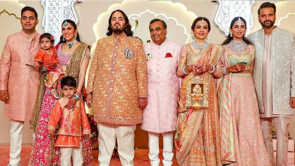 അംബാനി കല്യാണത്തില്‍ അതിക്രമിച്ച് കയറാന്‍ ശ്രമം; രണ്ടുപേര്‍ അറസ്റ്റില്‍