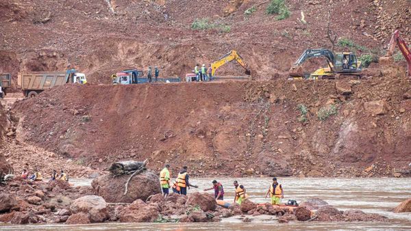 'തടി കയറ്റിയ ലോറി പുഴയിലേക്ക് വീഴുന്നത് കണ്ടു'; നിര്‍ണായക വെളിപ്പെടുത്തലുമായി ദൃക്‌സാക്ഷി