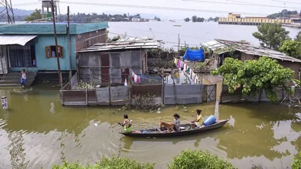 അസം പ്രളയം; മരണ സംഖ്യ 106 കവിഞ്ഞു, 2.95 ലക്ഷത്തിലധികം പേർ ദുരിതാശ്വാസ ക്യാമ്പിൽ