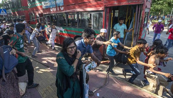 ബംഗ്ലാദേശില്‍ വിദ്യാർത്ഥി പ്രക്ഷോഭം ശക്തം: 106 മരണം, 300 ലേറെ ഇന്ത്യന്‍ വിദ്യാർത്ഥികള്‍ തിരിച്ചെത്തി