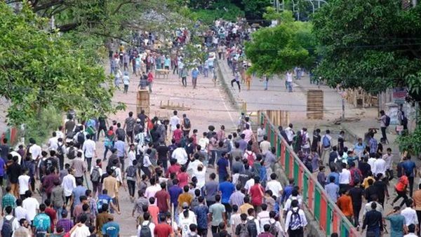  ബംഗ്ലാദേശിൽ ആളിക്കത്തി വിദ്യാർത്ഥി പ്രക്ഷോഭം; മരണം 32 ആയി, സൈന്യത്തെ വിന്യസിച്ച് സർക്കാർ