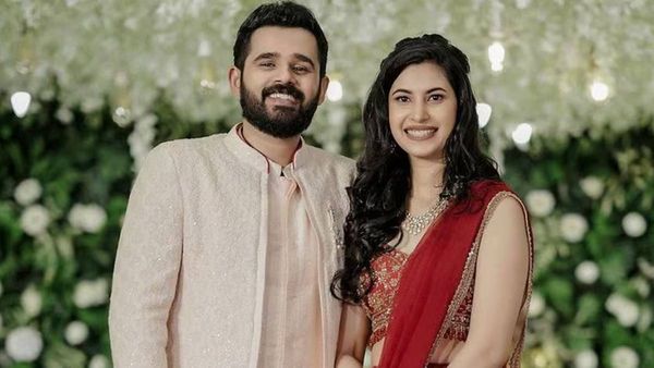 കരിക്ക് താരം ജീവൻ സ്റ്റീഫൻ വിവാഹിതനാകുന്നു, നിശ്ചയം കഴിഞ്ഞു; റിയ ആരാണെന്ന് തിരഞ്ഞ് സോഷ്യൽമീഡിയ