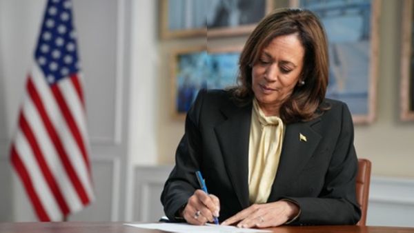 യുഎസ് പ്രസിഡന്റ് തിരഞ്ഞെടുപ്പ്; നാമനിർദ്ദേശ പത്രിക സമർപ്പിച്ച് കമല ഹാരിസ്