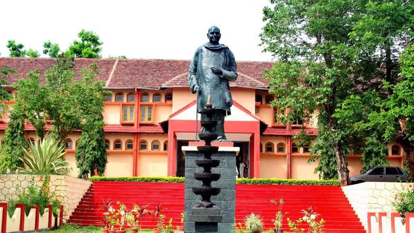 കലാമണ്ഡലത്തിൽ രുചിമാറ്റം; ചരിത്രത്തിലാദ്യമായി ചിക്കൻ ബിരിയാണി വിളമ്പി, എത്തിച്ചത് വിയ്യൂരിൽ നിന്ന്