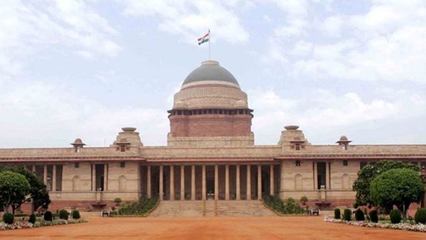 ദര്‍ബാര്‍ ഹാള്‍ ഇനി 'ഗണതന്ത്ര മണ്ഡപം'; രാഷ്ട്രപതി ഭവനിലെ പ്രധാനപ്പെട്ട രണ്ട് ഹാളുകളുടെ പേരുമാറ്റി