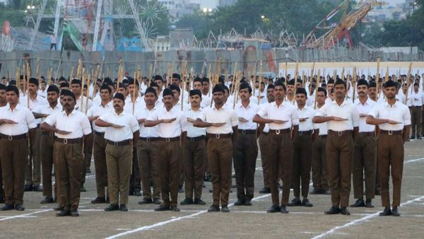 സര്‍ക്കാര്‍ ജീവനക്കാര്‍ക്ക് ആര്‍എസ്എസ് ശാഖകളില്‍ പങ്കെടുക്കാം, വിലക്ക് പിന്‍വലിച്ച് കേന്ദ്രം; വിവാദം