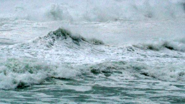 ഒമാൻ തീരത്തിനടുത്ത് എണ്ണക്കപ്പൽ‌ മുങ്ങി; 13 ഇന്ത്യക്കാരെ കാണാനില്ല, തിരച്ചിൽ തുടരുന്നു