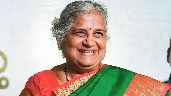 ഭര്‍ത്താവിന് 36000 കോടിയുടെ ആസ്തിയുണ്ട്, 30 കൊല്ലമായി പുതിയ സാരി വാങ്ങാതെ സുധ മൂര്‍ത്തി, കാരണം ഇതാണ്