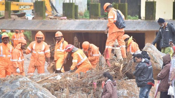 ആദ്യഫോൺ കോള്‍ മുതൽ സജീവം: ഏഴാംദിനവും രക്ഷാപ്രവര്‍ത്തനത്തില്‍ ഏര്‍പ്പെട്ട് 600 അഗ്നിരക്ഷാ സേനാംഗങ്ങള്‍